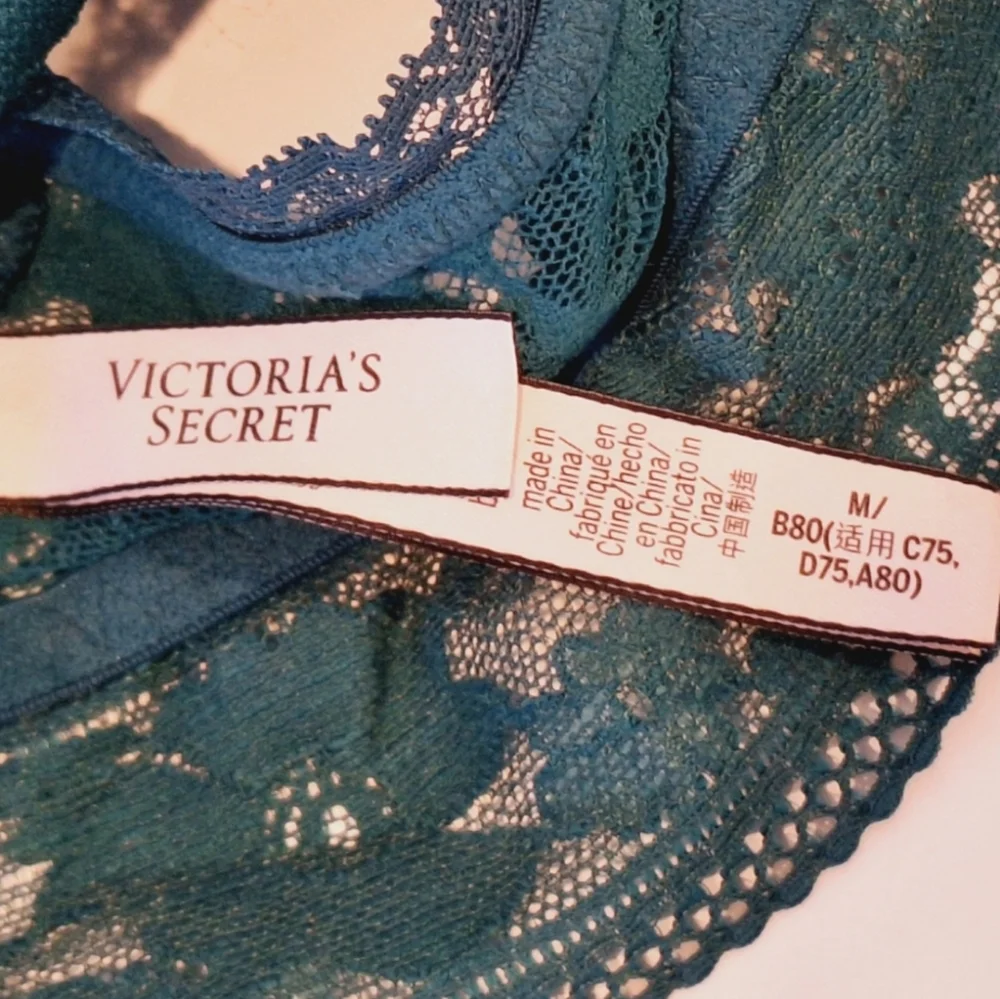 Victoria's Secret lace bralette - Picture 4 of 5